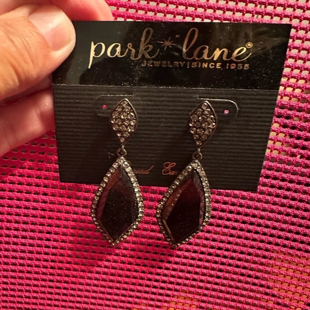 Beautiful Park Lane Bryant Earrings.-NEW